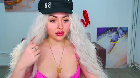 Snapshot of miss_kiten chatting on March 12, 2025, 12:26 pm miss_kiten online show from March 12, 2025, 12:26 pm