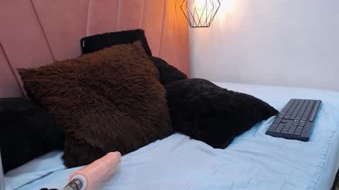 Snapshot of miss_m1a chatting on November 26, 2025, 11:33 am mia online show from November 26, 2025, 11:33 am