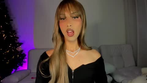 Snapshot of miss_myers chatting on December 9, 2024, 12:12 am Goddess Myers thumb up is important for me kisses online show from December 9, 2024, 12:12 am