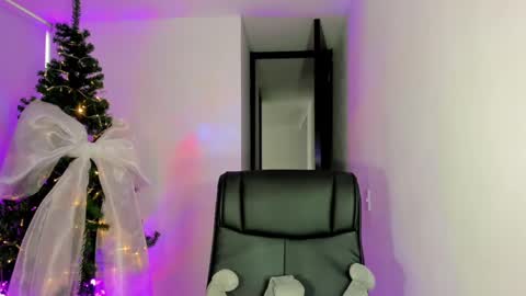 Snapshot of miss_myers chatting on January 9, 2025, 10:20 pm Goddess Myers thumb up is important for me kisses online show from January 9, 2025, 10:20 pm