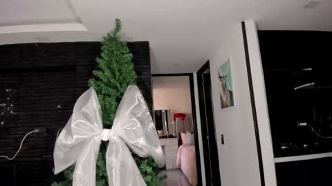 Snapshot of miss_myers chatting on November 30, 2025, 1:04 pm Goddess Myers thumb up is important for me kisses online show from November 30, 2025, 1:04 pm