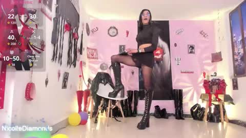 Miss Nicole online show from October 7, 2025, 3:31 pm