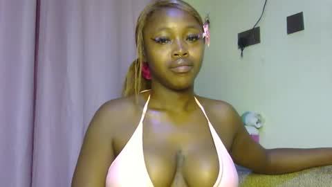 Snapshot of miss_sexyyy chatting on November 26, 2025, 12:17 pm miss_sexyyy online show from November 26, 2025, 12:17 pm