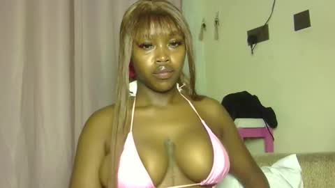 Snapshot of miss_sexyyy chatting on December 18, 2025, 12:49 am miss_sexyyy online show from December 18, 2025, 12:49 am