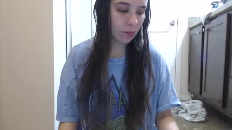 Snapshot of miss_sunshine01 chatting on December 3, 2024, 3:20 am Bella online show from December 3, 2024, 3:20 am