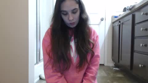 Snapshot of miss_sunshine01 chatting on December 4, 2024, 2:42 am Bella online show from December 4, 2024, 2:42 am