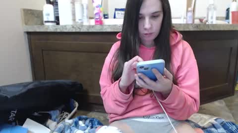 Snapshot of miss_sunshine01 chatting on February 4, 2025, 2:28 am Bella online show from February 4, 2025, 2:28 am