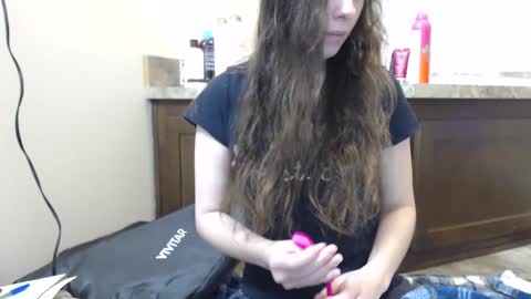 Snapshot of miss_sunshine01 chatting on February 15, 2025, 12:59 am Bella online show from February 15, 2025, 12:59 am