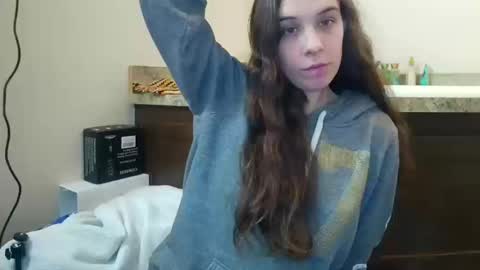 Snapshot of miss_sunshine01 chatting on October 10, 2025, 3:44 pm Bella online show from October 10, 2025, 3:44 pm