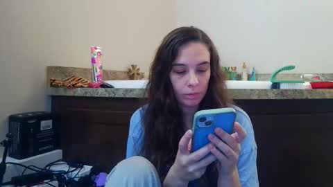 Snapshot of miss_sunshine01 chatting on October 18, 2025, 6:19 pm Bella online show from October 18, 2025, 6:19 pm