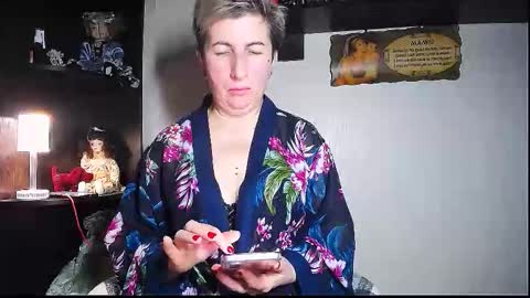 Snapshot of miss_tasha_kom chatting on November 14, 2025, 3:44 pm miss_tasha_kom online show from November 14, 2025, 3:44 pm