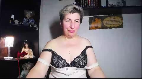 Snapshot of miss_tasha_kom chatting on November 15, 2025, 2:35 pm miss_tasha_kom online show from November 15, 2025, 2:35 pm