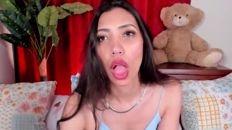 Snapshot of miss_veronica2 chatting on October 21, 2025, 1:12 pm Miss Veronica online show from October 21, 2025, 1:12 pm