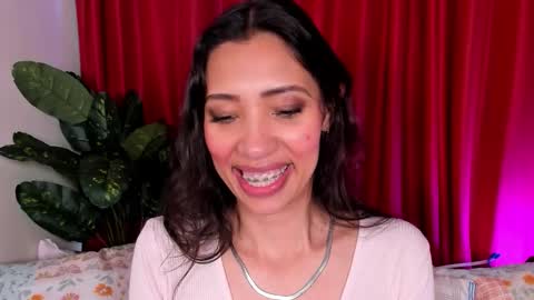 Snapshot of miss_veronica2 chatting on December 18, 2025, 1:17 pm Miss Veronica online show from December 18, 2025, 1:17 pm