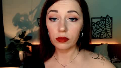 Snapshot of missbeverlymills chatting on December 6, 2024, 9:43 am The divine Beverly online show from December 6, 2024, 9:43 am