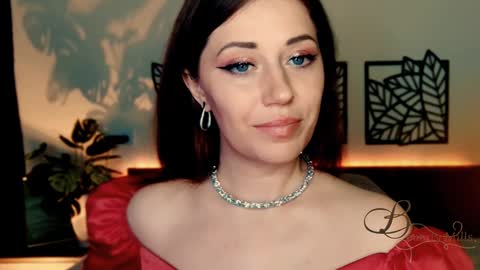 Snapshot of missbeverlymills chatting on December 7, 2024, 5:20 pm The divine Beverly online show from December 7, 2024, 5:20 pm