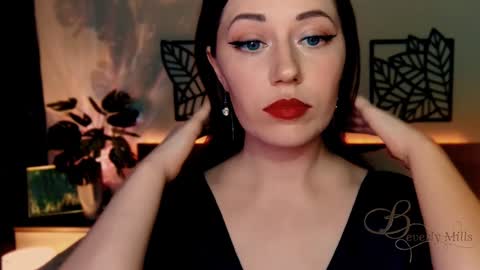 Snapshot of missbeverlymills chatting on December 13, 2024, 5:54 pm The divine Beverly online show from December 13, 2024, 5:54 pm