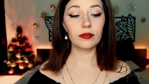 Snapshot of missbeverlymills chatting on December 21, 2024, 6:23 pm The divine Beverly online show from December 21, 2024, 6:23 pm