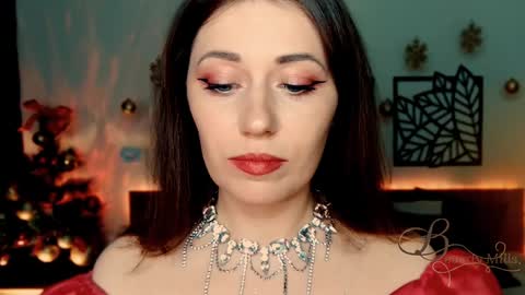 Snapshot of missbeverlymills chatting on December 25, 2024, 5:15 pm The divine Beverly online show from December 25, 2024, 5:15 pm