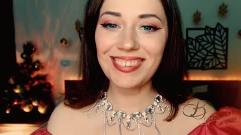 Snapshot of missbeverlymills chatting on December 25, 2024, 8:17 pm The divine Beverly online show from December 25, 2024, 8:17 pm