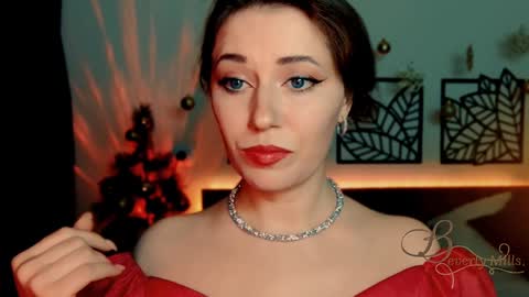 Snapshot of missbeverlymills chatting on January 4, 2025, 3:17 pm The divine Beverly online show from January 4, 2025, 3:17 pm