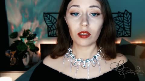 Snapshot of missbeverlymills chatting on January 11, 2025, 1:53 pm The divine Beverly online show from January 11, 2025, 1:53 pm