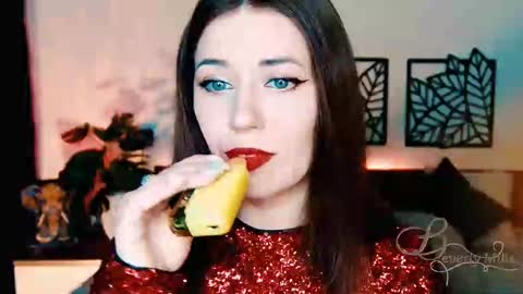 Snapshot of missbeverlymills chatting on March 2, 2025, 8:38 am The divine Beverly online show from March 2, 2025, 8:38 am