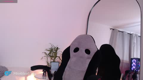 Snapshot of missblair12 chatting on December 31, 2024, 5:33 am MissBlair online show from December 31, 2024, 5:33 am