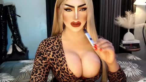 PRIESTESS CHANNEL online show from November 4, 2025, 3:11 pm