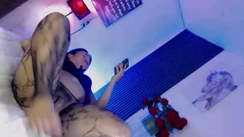 Nicole online show from October 11, 2025, 5:50 am