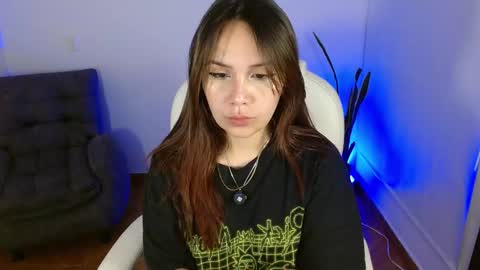 Snapshot of missdaphnee chatting on October 19, 2025, 3:01 pm Daphne  online show from October 19, 2025, 3:01 pm