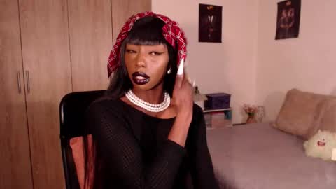 Snapshot of missemilie1 chatting on December 3, 2025, 11:14 pm Emilie Diaz online show from December 3, 2025, 11:14 pm