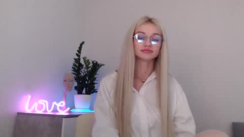 Snapshot of missemma1111 chatting on December 1, 2024, 6:30 pm EMMA online show from December 1, 2024, 6:30 pm