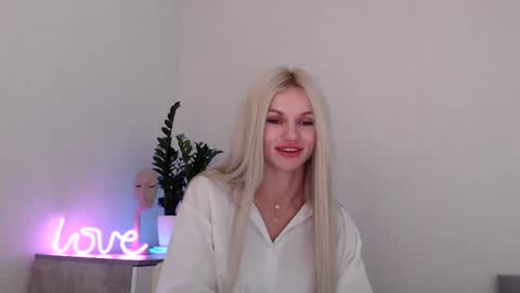 Snapshot of missemma1111 chatting on December 1, 2024, 9:37 pm EMMA online show from December 1, 2024, 9:37 pm