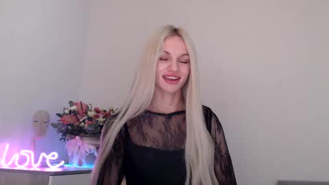 Snapshot of missemma1111 chatting on December 4, 2024, 11:57 pm EMMA online show from December 4, 2024, 11:57 pm