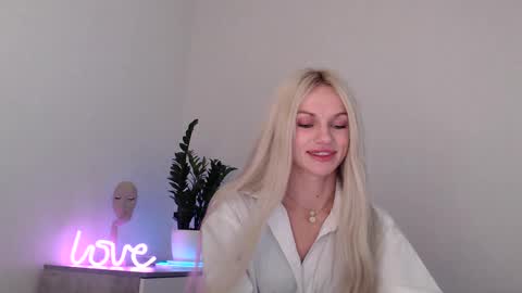 Snapshot of missemma1111 chatting on December 7, 2024, 9:55 pm EMMA online show from December 7, 2024, 9:55 pm