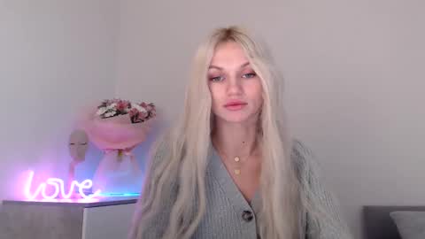 Snapshot of missemma1111 chatting on December 21, 2024, 10:19 pm EMMA online show from December 21, 2024, 10:19 pm