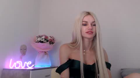 Snapshot of missemma1111 chatting on December 24, 2024, 9:55 pm EMMA online show from December 24, 2024, 9:55 pm