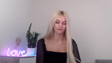 Snapshot of missemma1111 chatting on December 29, 2024, 10:03 pm EMMA online show from December 29, 2024, 10:03 pm