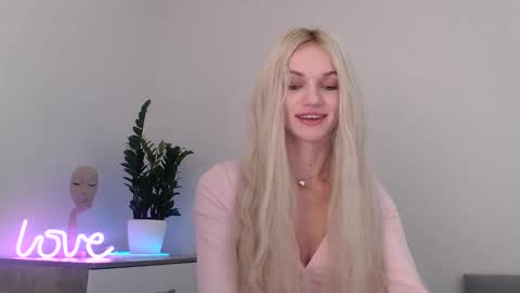 Snapshot of missemma1111 chatting on January 2, 2025, 9:07 pm EMMA online show from January 2, 2025, 9:07 pm