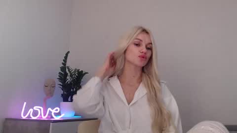 Snapshot of missemma1111 chatting on January 6, 2025, 12:48 am EMMA online show from January 6, 2025, 12:48 am