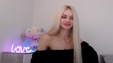 Snapshot of missemma1111 chatting on January 8, 2025, 9:44 pm EMMA online show from January 8, 2025, 9:44 pm