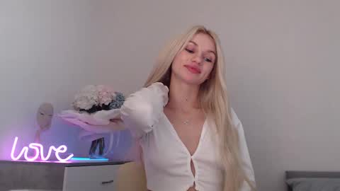 Snapshot of missemma1111 chatting on January 13, 2025, 12:19 am EMMA online show from January 13, 2025, 12:19 am