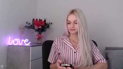 Snapshot of missemma1111 chatting on February 10, 2025, 9:15 pm EMMA online show from February 10, 2025, 9:15 pm