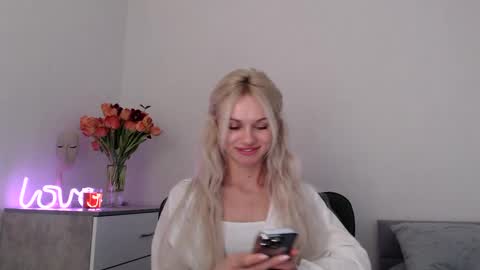 Snapshot of missemma1111 chatting on February 16, 2025, 9:38 pm EMMA online show from February 16, 2025, 9:38 pm