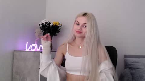 Snapshot of missemma1111 chatting on February 25, 2025, 9:46 pm EMMA online show from February 25, 2025, 9:46 pm