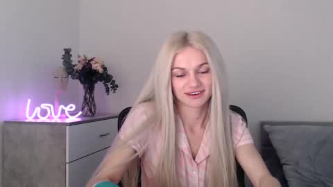 Snapshot of missemma1111 chatting on March 10, 2025, 9:40 pm EMMA online show from March 10, 2025, 9:40 pm