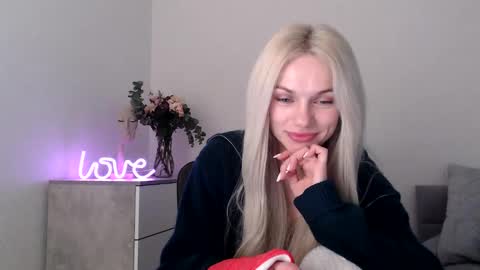 Snapshot of missemma1111 chatting on March 11, 2025, 10:09 pm EMMA online show from March 11, 2025, 10:09 pm