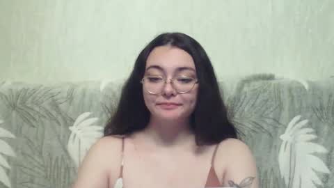 Snapshot of missis_mona chatting on December 8, 2024, 9:19 pm missis mona online show from December 8, 2024, 9:19 pm