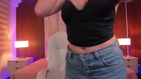 Snapshot of missisabella1 chatting on February 12, 2025, 11:40 am Bella Castillo online show from February 12, 2025, 11:40 am